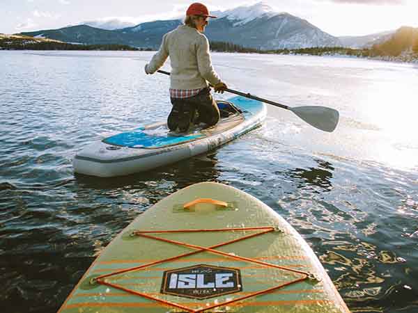 Inflatable vs. Hardboard SUPs 2 Sups in the lake